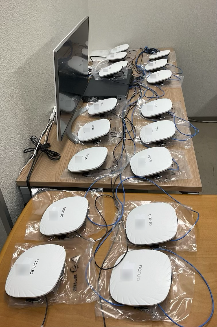 細径UTPケーブルによる接続　Using thin UTP cable.